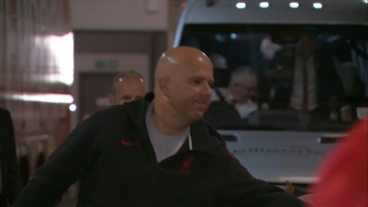 Arne Slot and his Liverpool players have arrived at Anfield ahead of the game against Spurs 🚎
