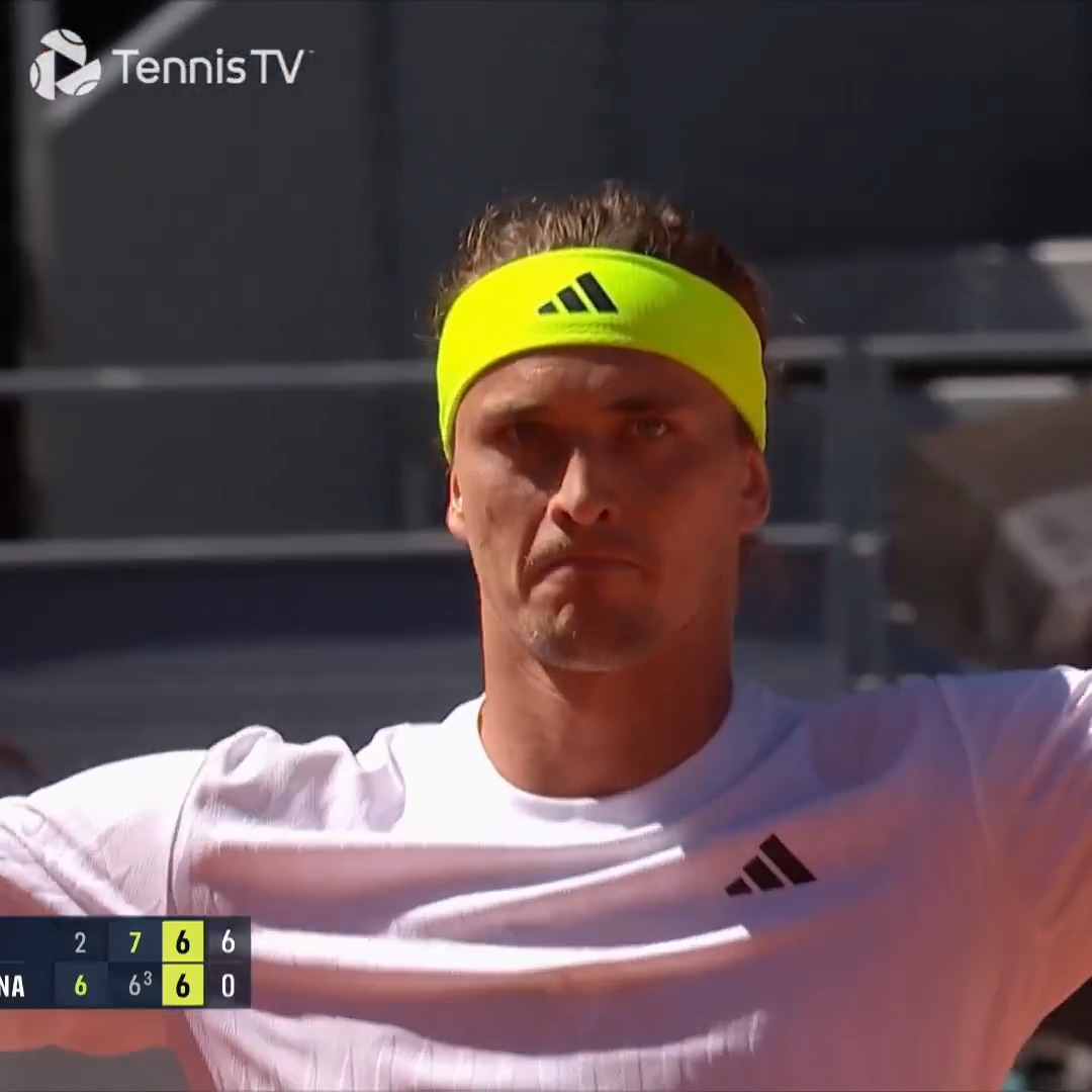 "Keep your head up. Big things are coming for you. You're playing the best tennis of your life." Kind words from Alexander Zverev to Davidovich Fokina ❤️ #MMOpen