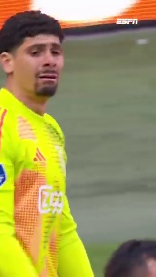 Krankzinnig slot in Amsterdam 🤯 0️⃣-1️⃣: M. Nassoh 90’+5 1️⃣-1️⃣: Y. Regeer 90’+7 #ajaspa