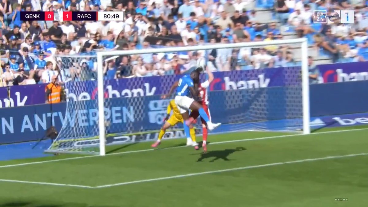 🧐 | Had KRC Genk hier een penalty moeten krijgen? 🖐️ #GNKANT