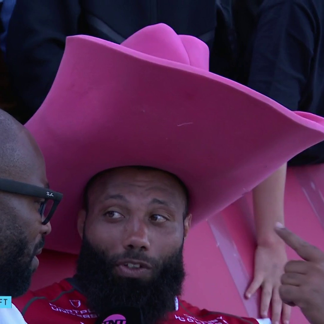 "We didn't get to 80 but it was a good day!" Jamal Ford-Robinson chats to Ugo Monye at Kingsholm after stealing a child's hat to celebrate 😅 #GallagherPrem