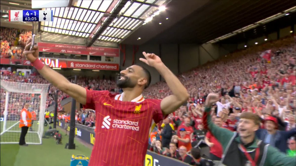 Mo Salah taking a selfie with the Kop after scoring 🤳