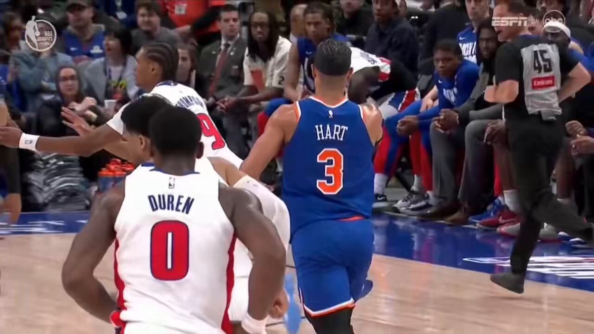Ausar Thomson barley touches Jalen Brunson, and he falls down to the ground like a wreaking ball hit him 😂