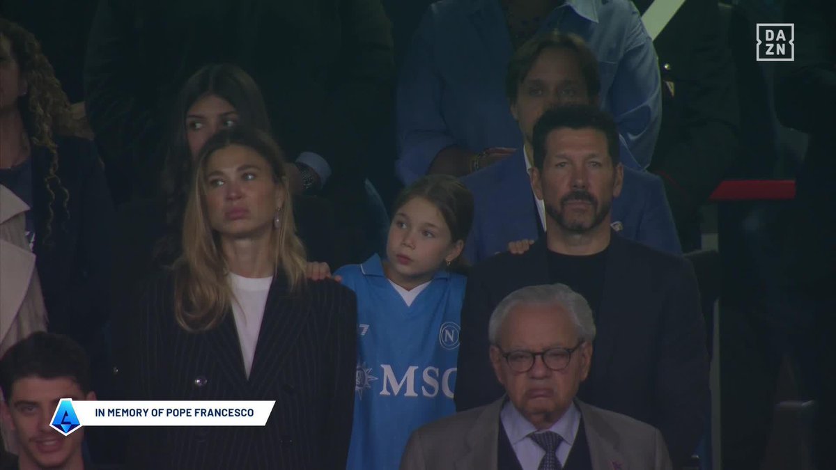 Diego Pablo Simeone, espectador de lujo en el Nápoles-Torino 👀 Su hijo Giovanni busca conquistar el Scudetto 🏆 #SerieAenDAZN 🇮🇹