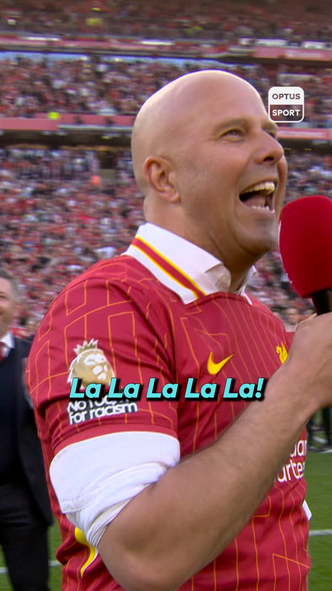 En su despedida hace 1 año, Jurgen Klopp pidió a la hinchada cantar por el nuevo DT, Arne Slot. Hoy, Arne devuelve el homenaje a Jurgen, tras coronarse campeón. Esto también es el Liverpool ❤️.