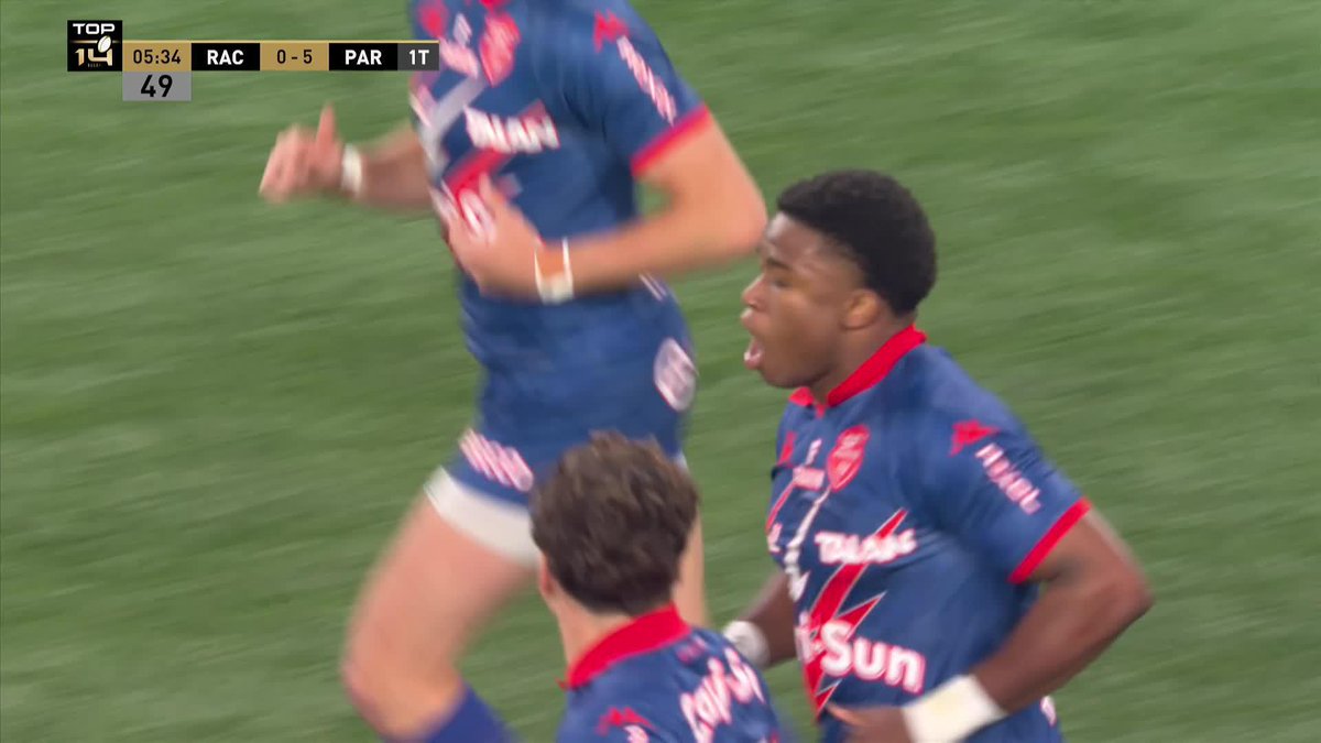 "Cutting through with a beautiful line!" 🎙️ Samuel Ezeala gives Stade Français the lead after scoring the opening try in the derby 👊