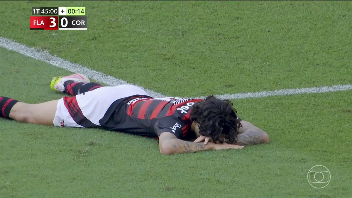 Quase um golaço de Pedro no Maracanã. Defesa sensacional de Hugo Souza. 🎥 TV Globo 📺 | ge