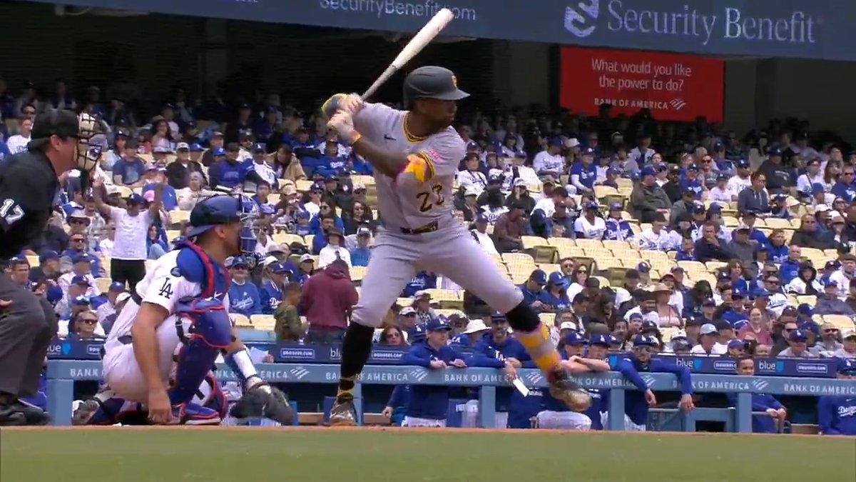 Andrew McCutchen sends this one 407 feet 😮💨