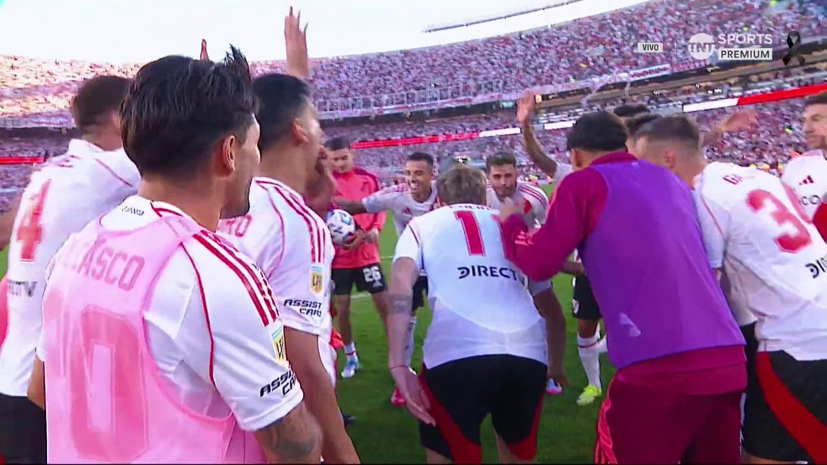 JAJAHAJDHJSJAJS miralo a Colidio. Si ma, re bostero.