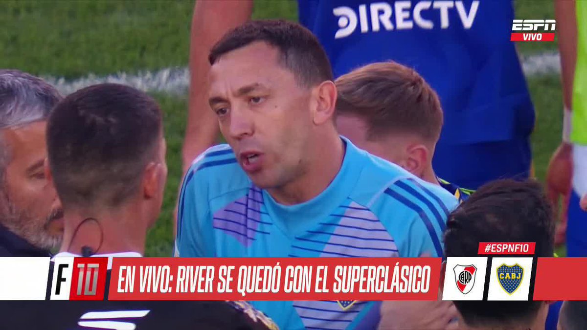🗣️Consumada la derrota, los jugadores de #Boca fueron a protestarle al árbitro Nicolás Ramírez. ❌Autocrítica, muchachos.