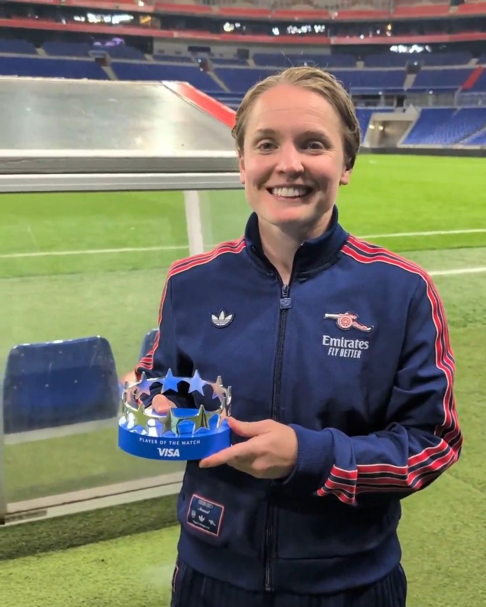 A gift from one Arsenal legend to another ❤️ The UEFA Player of the Match... Kim Little! ⭐️