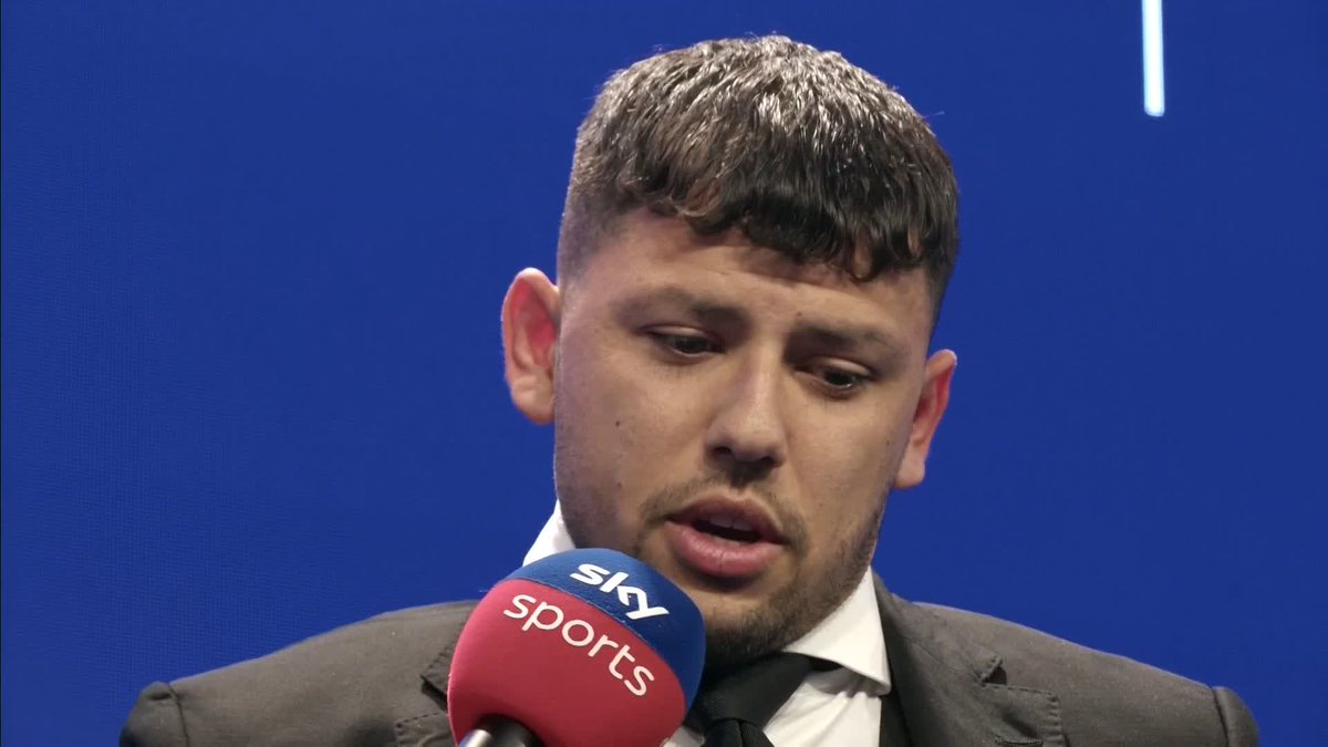 Gustavo Hamer wins the Championship Player of the Season at the EFL Awards 🏆
