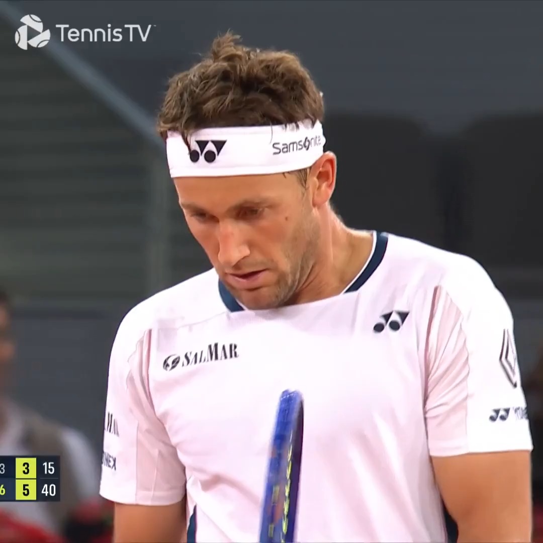 Closing out Sunday night in Madrid 🌙 Casper Ruud cruises past Korda 6-3 6-3. #MMOpen