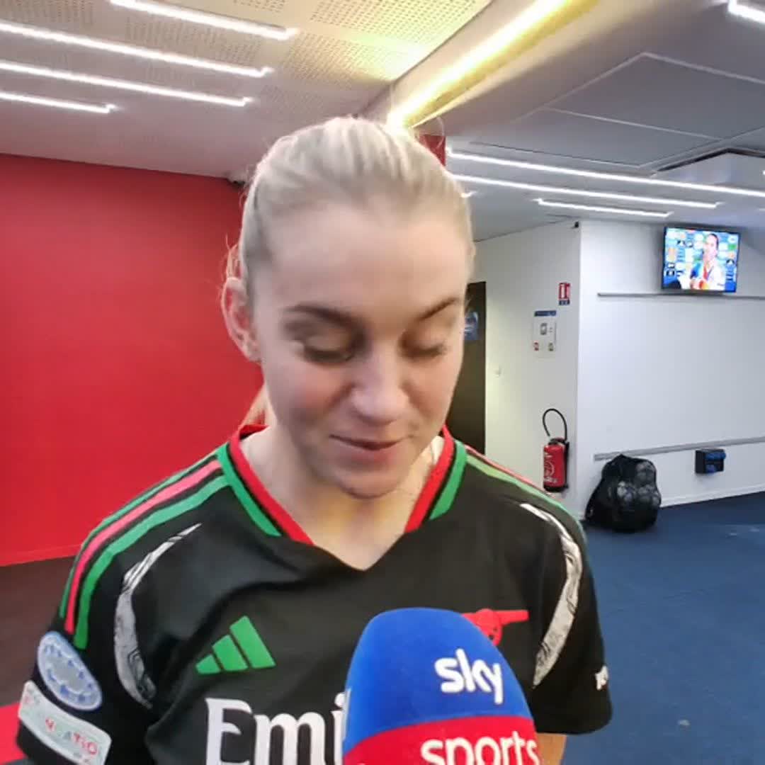 "That gives me goosebumps" 🤩 Alessia Russo reacts to Arsenal's incredible win over Lyon to secure their spot in the Champions League final ⏩