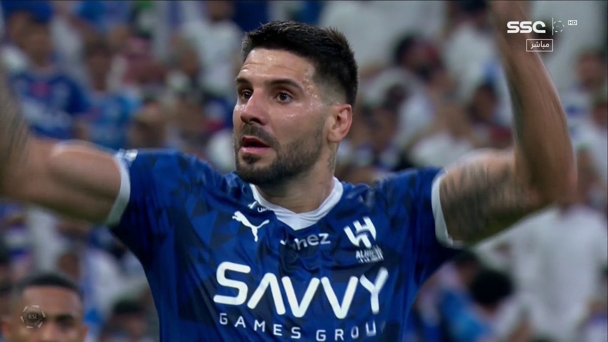 🎥 — آخر كلاسيكو بين الهلال والأهلي في جدة — انتهى بفـوز هلالي 2-1 بهدفي ميترو — الصانبي مين ياعم؟ إنه ميترو عم الكل 💙🥶