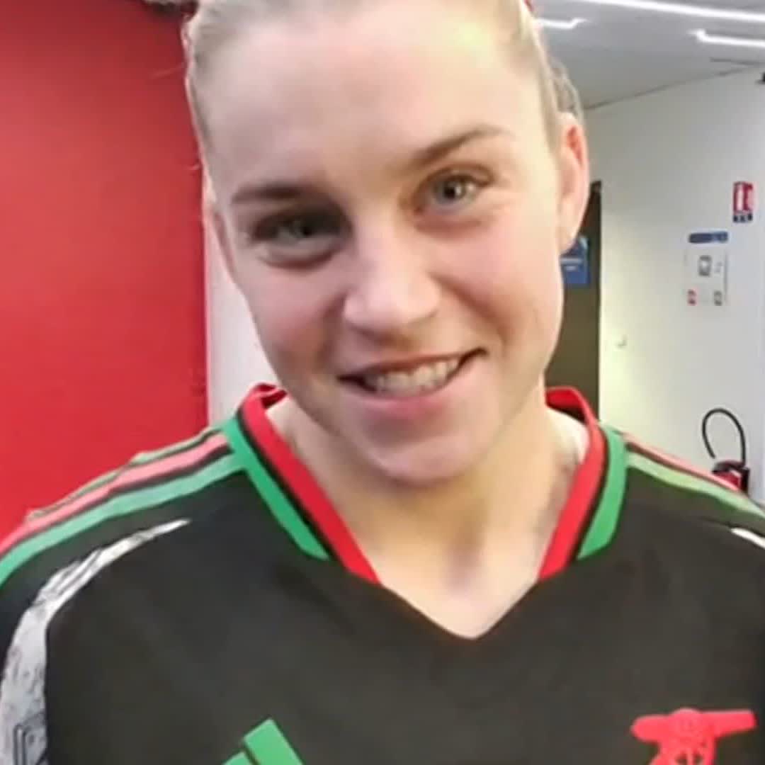 "That gives me goosebumps" 🤩 Alessia Russo reacts to Arsenal's incredible win over Lyon to secure their spot in the Champions League final ⏩