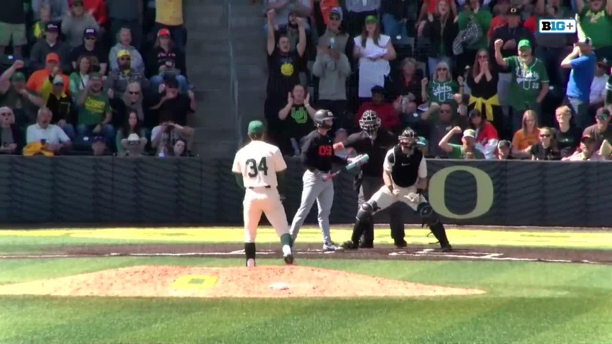 That's some history‼️ No. 16 Oregon Duck Baseball holds off No. 3 Oregon State, 3-2, to record the program's first sweep over a top-3 opponent. #B1GBaseball