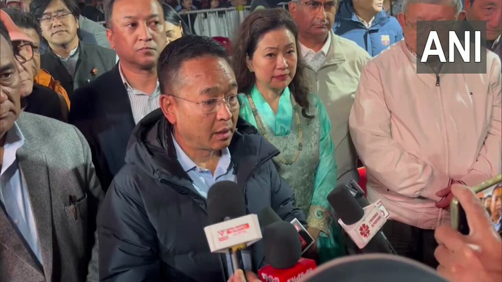 #WATCH | Gangtok | Chief Minister of Sikkim Prem Singh Tamang participated in the candle march held in solidarity with the Pahalgam terror attack victims. He says, "Today we have organised this tribute ceremony...we the people of Sikkim are always standing there whenever the country needs us...this program is to extend that message that we stand strong with the country..." (27.04)