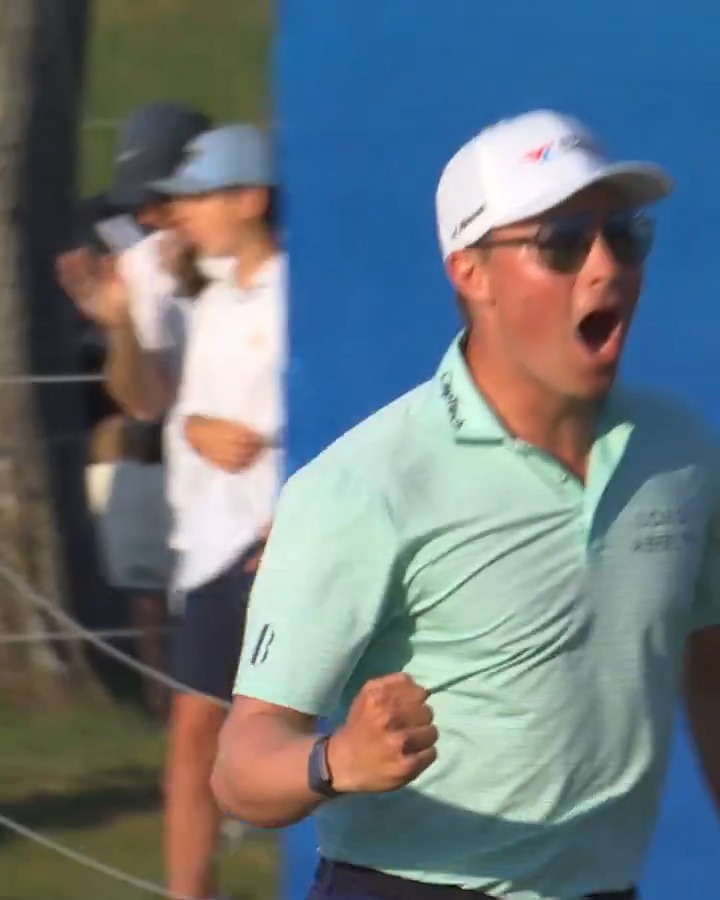 WHAT A TIME TO BIRDIE 💪 @BenGriffinGolf and @AndrewNovakGolf take the lead on 17! 📺 CBS
