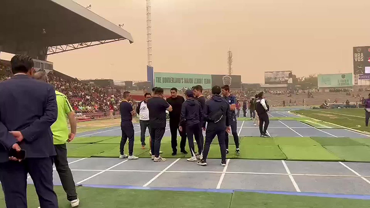 EFRAÍN JUÁREZ NO QUIERE QUE SE REALICE EL PARTIDO 😱 Ante la tormenta de arena en Juárez, el DT de Pumas está en contra de que se juegue el encuentro de play in. 🎥 Jaqueline Almodovar #CentralFOX