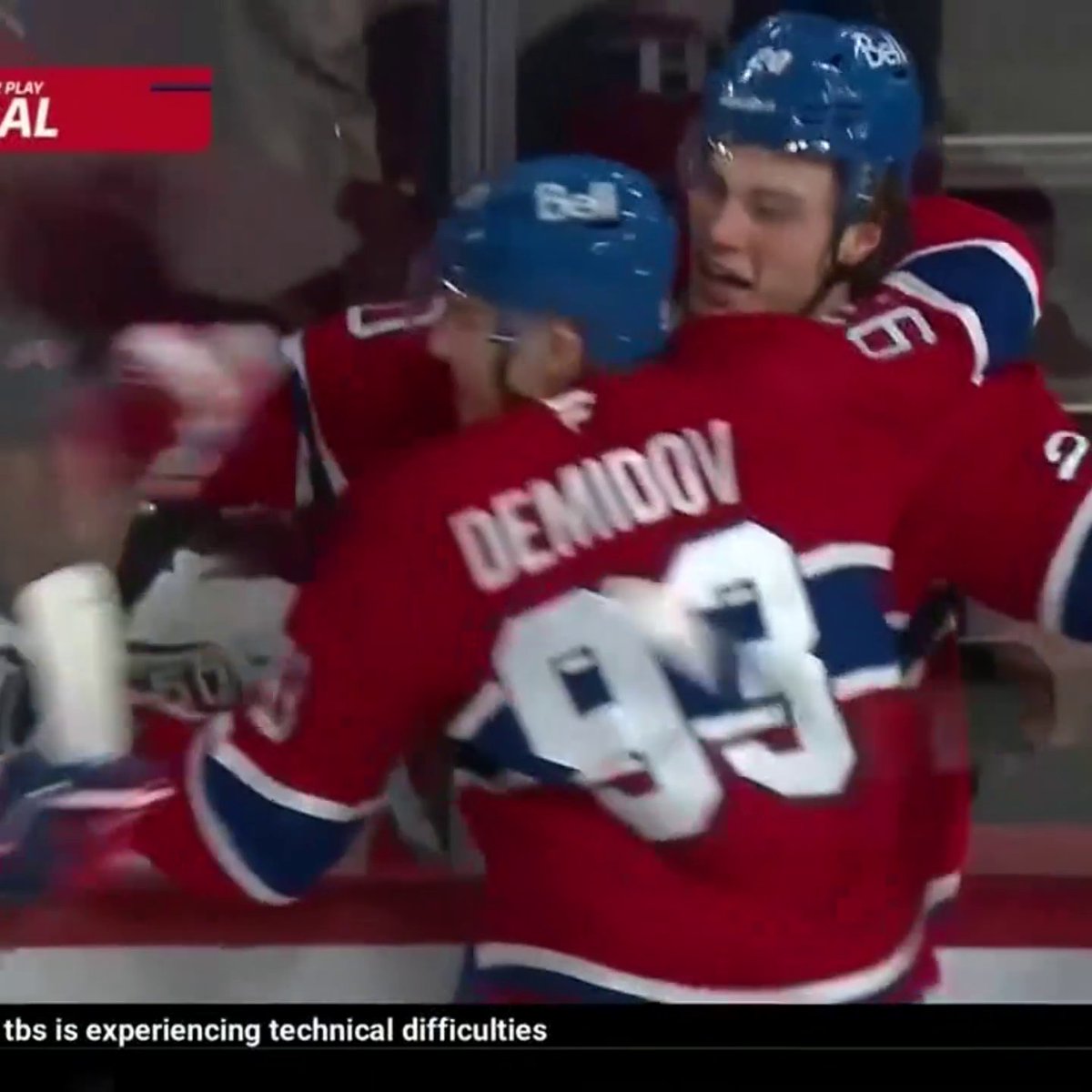The Bell Centre got LOUD after Slafkovsky tied it up 🗣️ That Demidov dish though 🔥