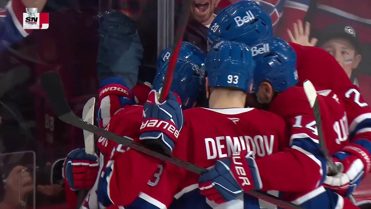 Cole Caufield gives the Canadiens Montréal the lead, and this building is LOUD!! 🔊 #StanleyCup 🇺🇸: NHLonTNT (TBS) &amp; Sports on Max ➡️ 🇨🇦: Sportsnet or stream on Sportsnet+ ➡️