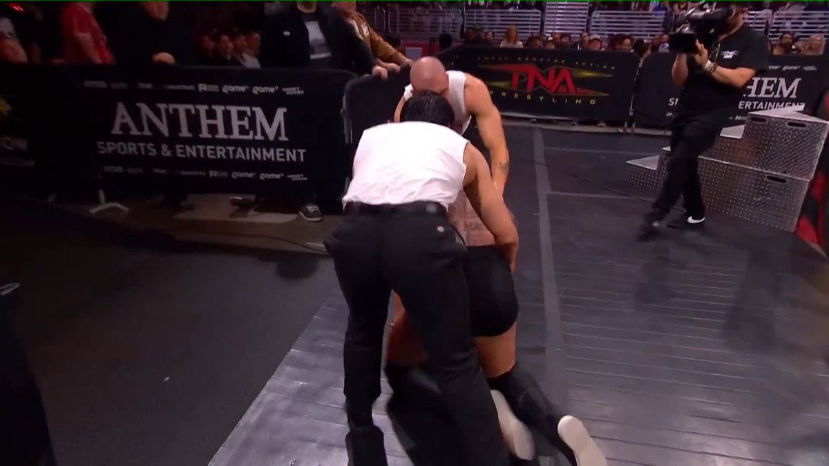 .Steve Maclin turns his body into a weapon, taking out the entire Northern Armory with a massive dive! WATCH #TNARebellion LIVE on TNA+: