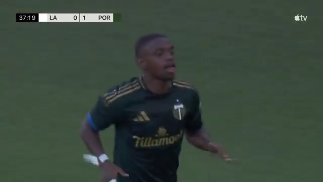 That's OUTRAGEOUS, Antony... And what a volley from David Da Costa. Quality opener for Portland Timbers. 🔥