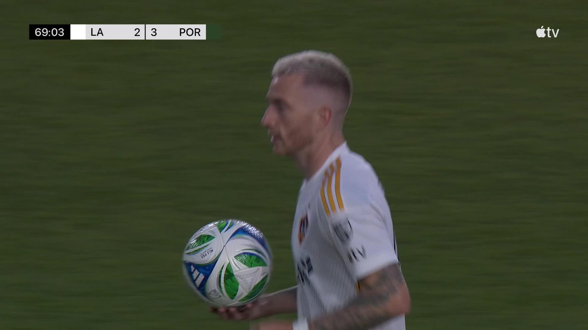 That technique from Marco Reus! 🤌 LA Galaxy are back to within one.