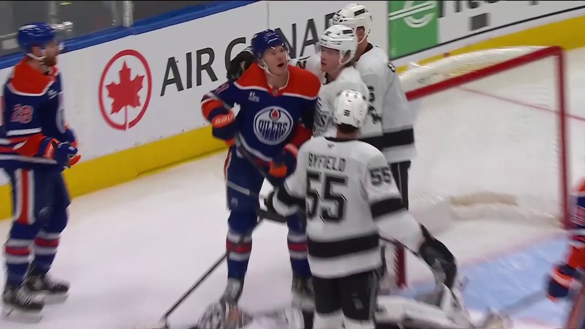 Darcy Kuemper was not going to let this one end yet 🙅 #StanleyCup 🇺🇸: NHLonTNT (TBS) & Sports on Max ➡️ 🇨🇦: Sportsnet or stream on Sportsnet+ ➡️