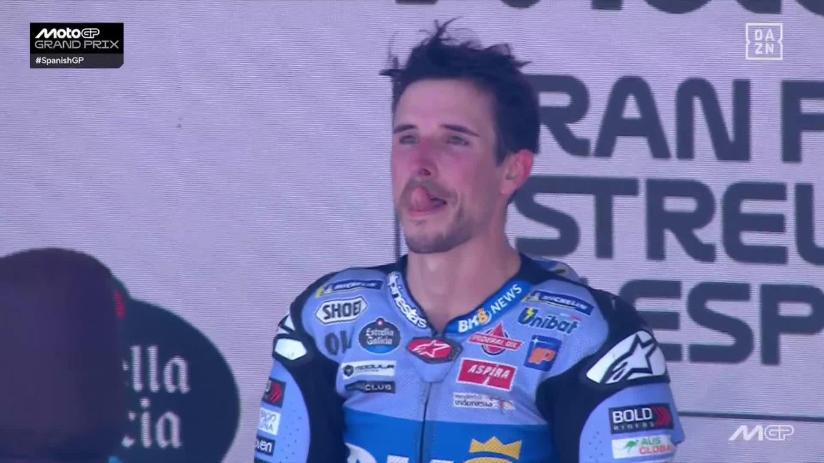 La majoria de catalans ens estimem l’himne d’Espanya. Alex Márquez, campió de la cursa de Jerez de MotoGP, emocionat escoltant-lo amb la seva familia.