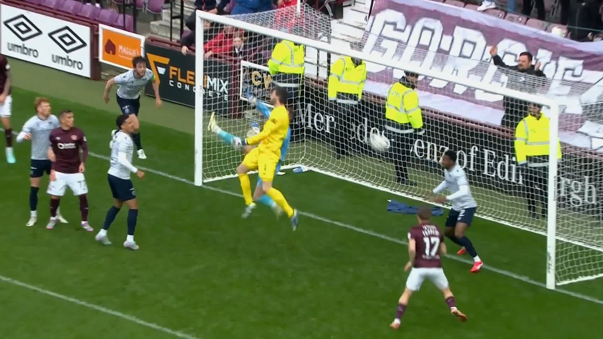 🗣️ "I thought it was a genuine attempt to go for the ball..." The Ref Watch team discuss the decision to disallow Hearts a late equaliser against Dundee 🔽