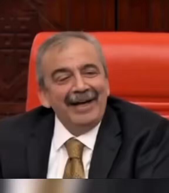 Lütfen hakkını helal etme! Senin o güzel kalbini, yüreğini yoranlara hakkını helal etme abi. #SırrıSüreyyaÖnder Diren Sırrı abi gitme…