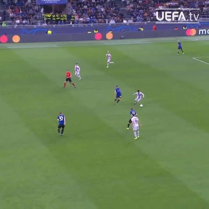 Pedri gliding 😮‍💨 #UCL