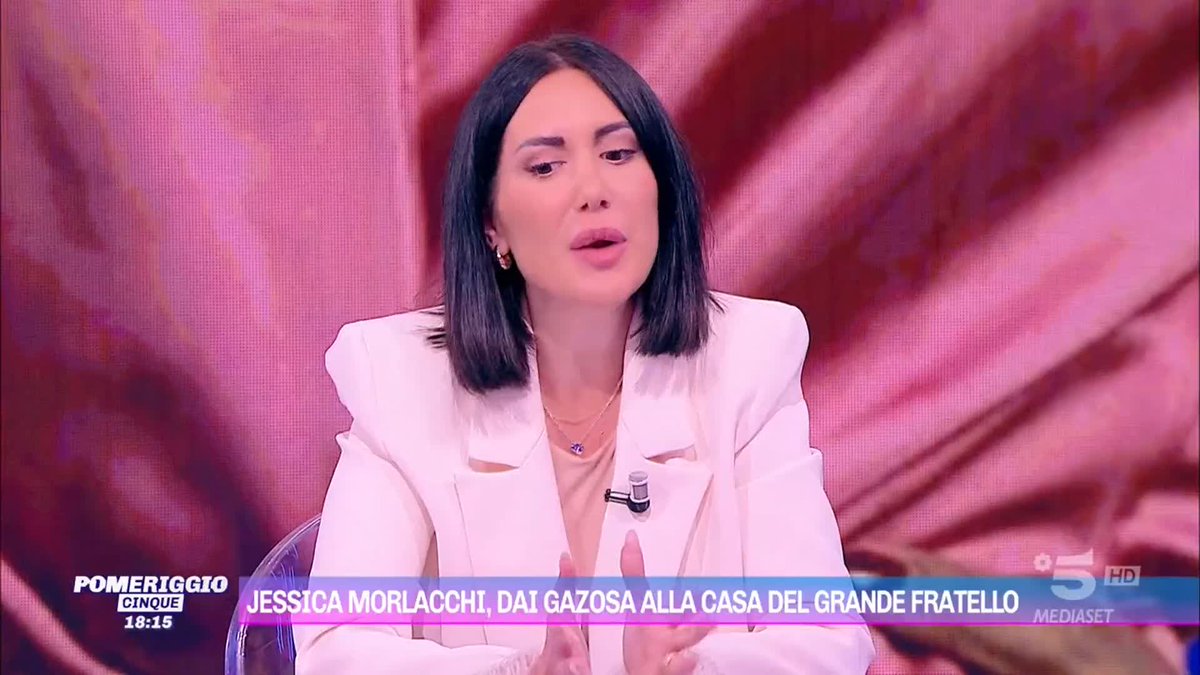 "Ho passato 12 anni chiusa in casa con attacchi di panico" Jessica Morlacchi a #Pomeriggio5