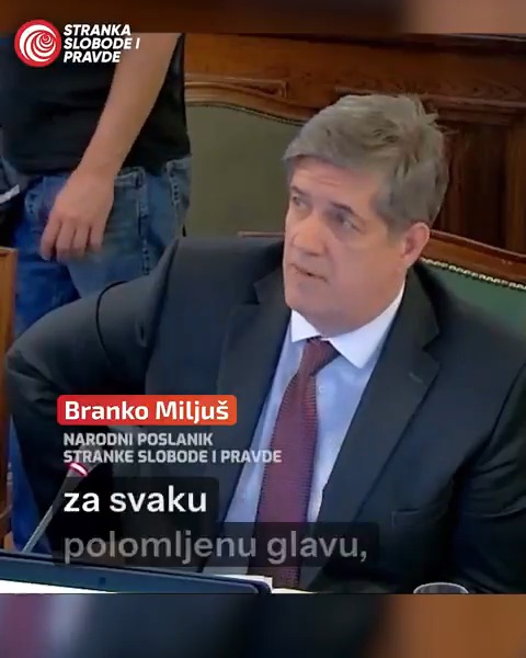 Stanje medija u Srbiji najbolje se vidi po tome što bi, prateći režimske medije danas, mogli da pomislite da su studenti glavama udarali pendreke i policajce i sami sebi prskali biber sprej u oči