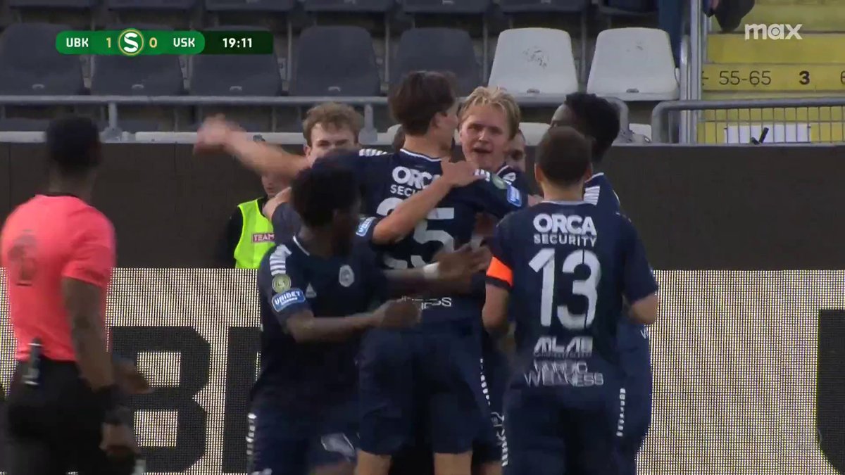 🗣 "Vilken bjudning!" Karl Bohm är snabbtänkt när VSK:s målvakt passar bollen fel och lyfter in 1-0 till Utsikten 👀 📲 Se Utsiktens BK - Västerås SK på Max