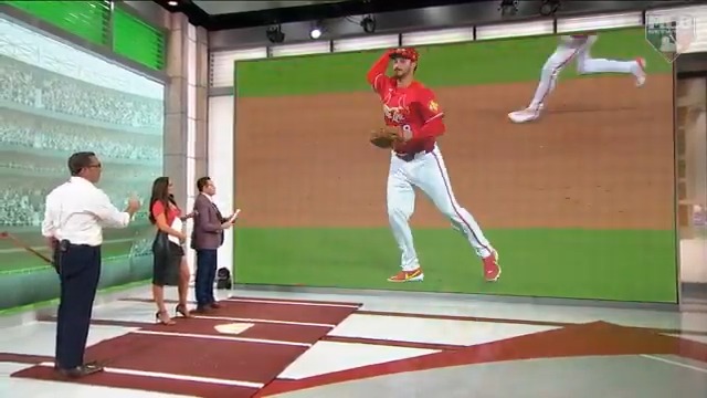 The level of difficulty on this play from Nolan Arenado 🤯