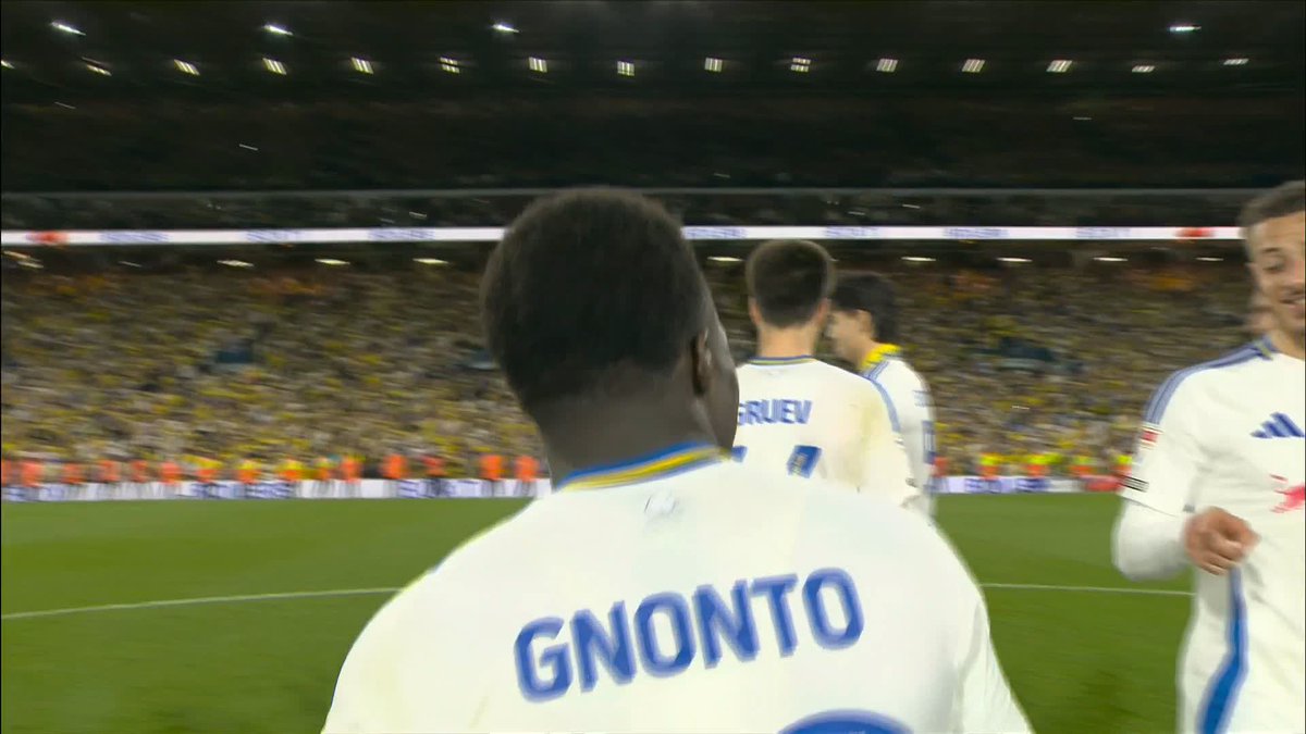 Gnonto and Ramazani having a dance off at full-time as Leeds beat Bristol City 4-0 at Elland Road 🕺😅