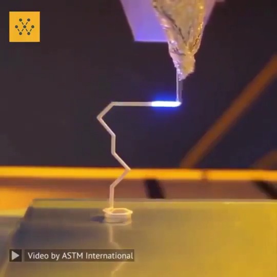 This print appears to be happening in midair - it's a method of #3Dprinting that combines direct ink writing with up-conversion particles-assisted photopolymerization. Video Credit: ASTM International Research: Yongqin Zhao, Junzhe Zhu, Wangyan He, Yu Liu, Xinxin Sang & Ren Liu -------------------------------- Stay ahead of the curve! Follow us now on our WhatsApp ( and Telegram ( channels and stay updated about the cutting edge.