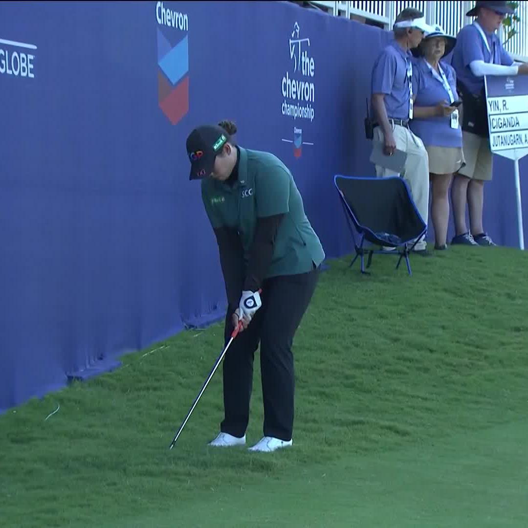 Did the new LPGA pace of play rules cost Ariya a major win? Ariya flubbed this chip on 18. Paired with one of the slowest players on earth, her group was put on the clock. She played this shot crazy fast. Par would have won. Fear of penalty works!