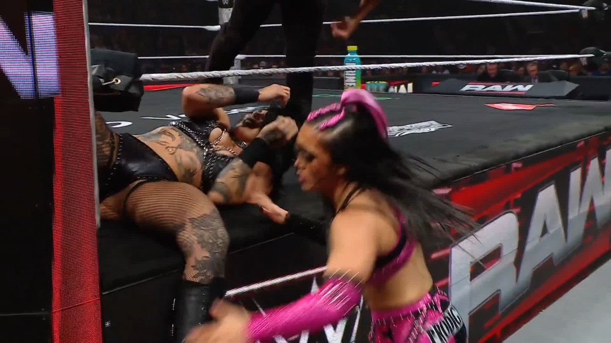 Welcome to MONDAY NIGHT ROX! #WWERaw
