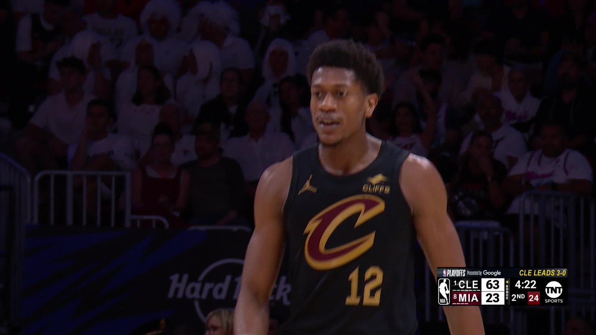 De'Andre Hunter knocks down another triple to put Cleveland up 40 🤯