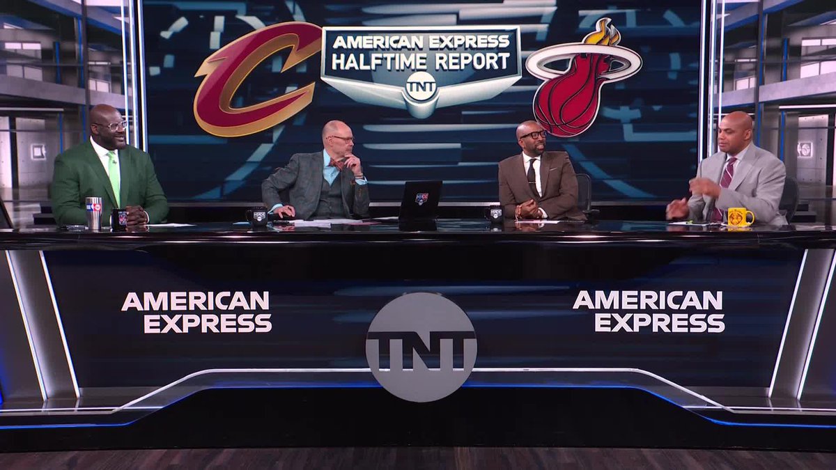 "I try to never use the words 'quit' or 'choke'... this is quitting at it's finest" Chuck on the Heat at halftime 🫣