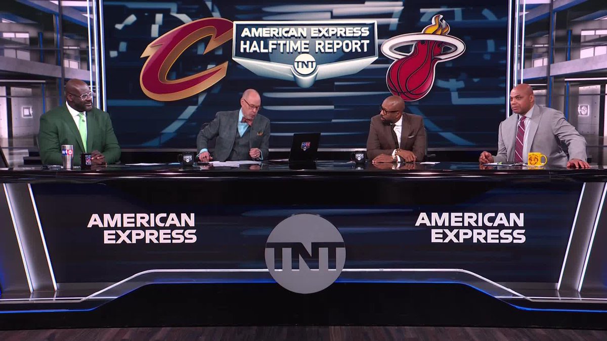 Shaq &amp; EJ were doing thumb wars at halftime 💀