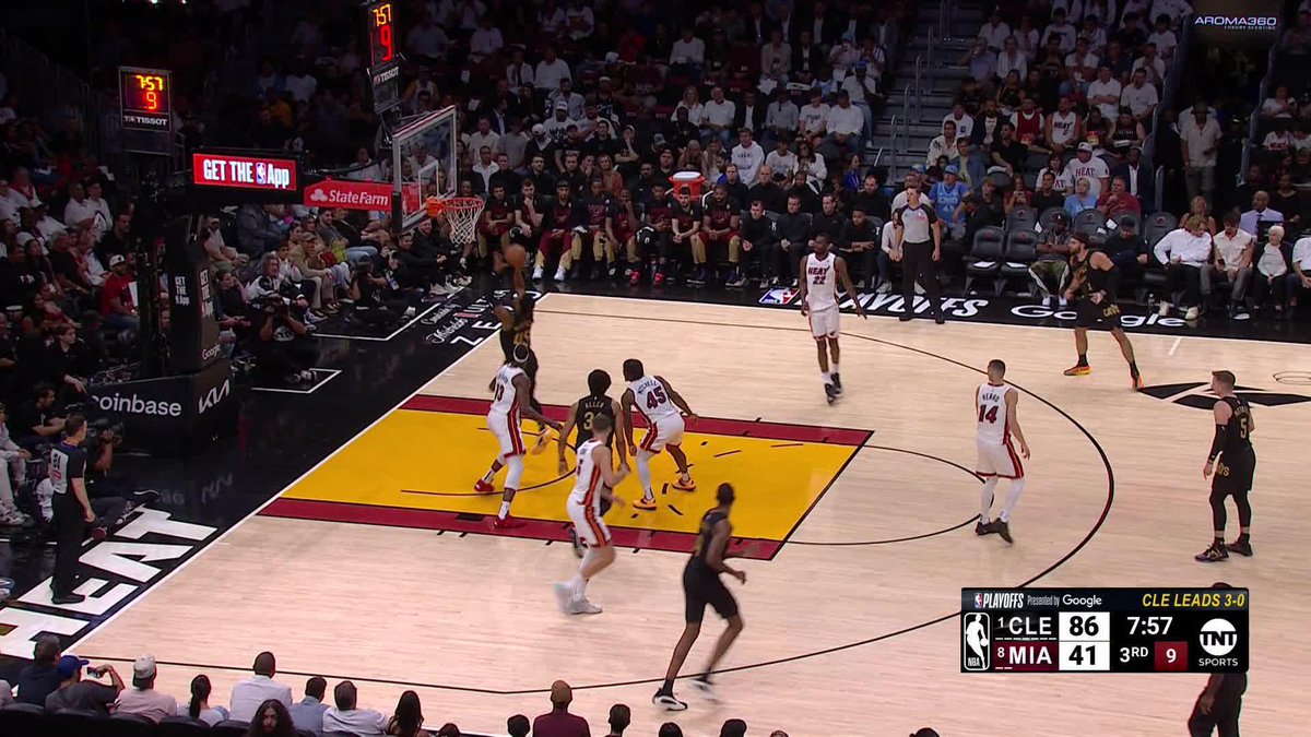 The footwork from Spida is on display 😮‍💨 Cleveland picking up where they left off in the second half on TNT!