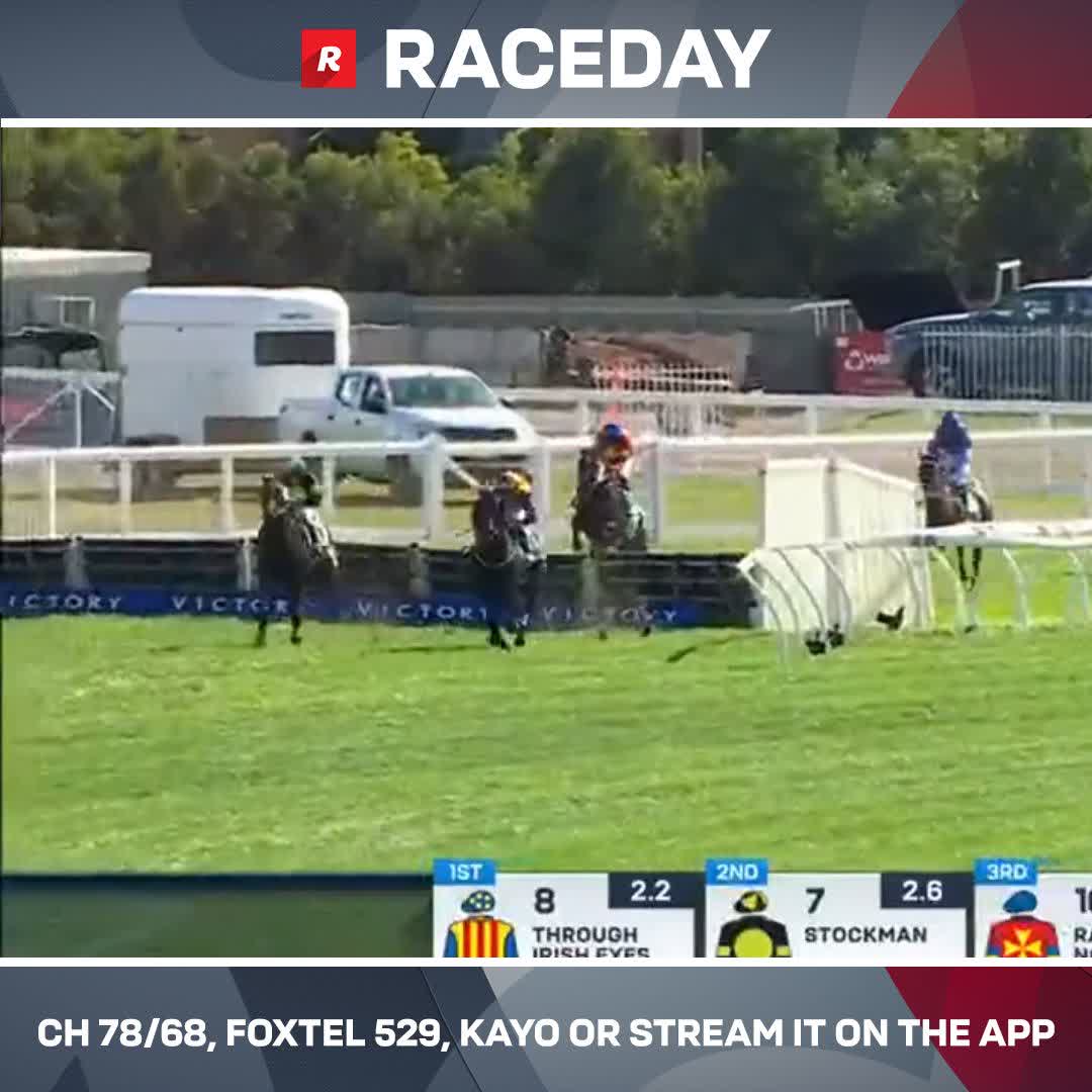 What a thrilling race to start the carnival 💥 Through Irish Eyes denies Stockman in the first maiden hurdle of the day ☘️ Ciaron Maher Racing Willie McCarthy
