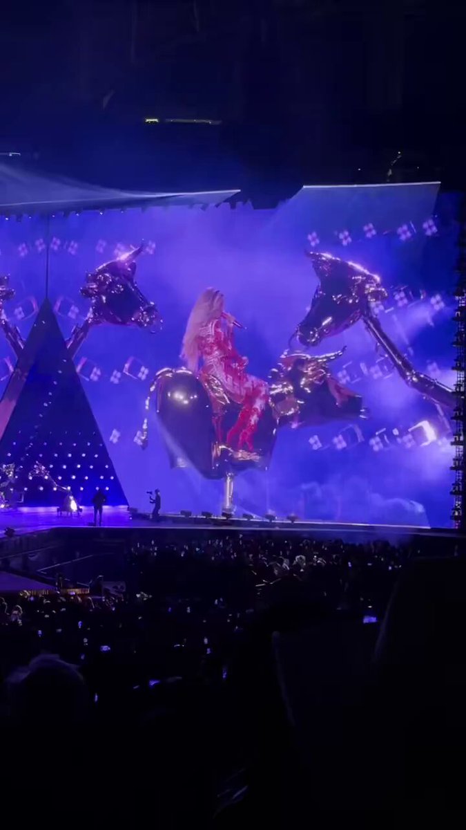 THE WAY MY JAW DROPPED AT 0:15?? #COWBOYCARTERTOUR #Beyoncé