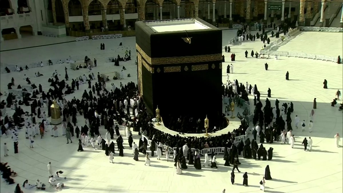 تزامنًا مع بدء تطبيق قرار منع دخول غير حاملي تأشيرة الحج.. جانب من المسجد الحرام، وسط استعدادات مكثّفة لاستقبال طلائع الحجاج. -