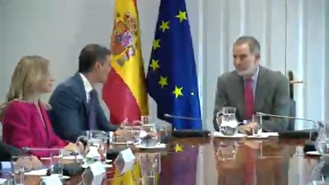 Se desarrolla en estos momentos una nueva reunión extraordinaria del Consejo de Seguridad Nacional en La Moncloa. La reunión de hoy está presidida por Su Majestad el Rey y asiste el presidente del Gobierno, Pedro Sánchez, junto a otros miembros del Ejecutivo.